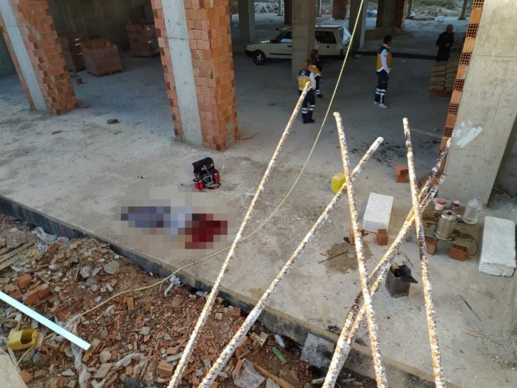 Cami inşaatından düşen genç işçinin acı sonu