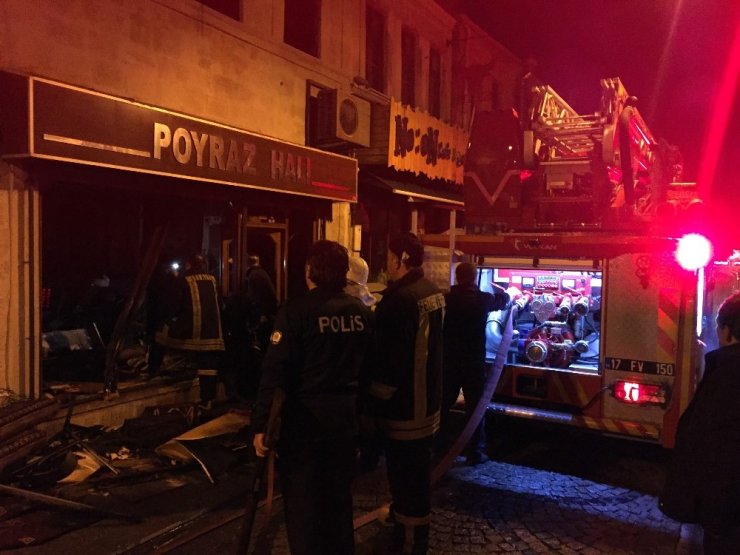 Çanakkale’de iş yerinde çıkan yangın 2 saatlik çalışma sonucu söndürüldü