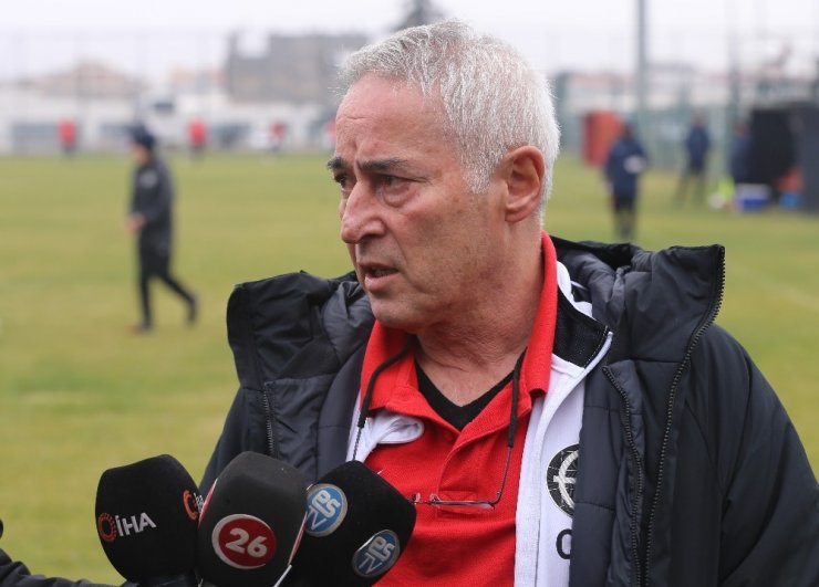 Coşkun Demirbakan: “Takımın sahada duruşundan memnunum”