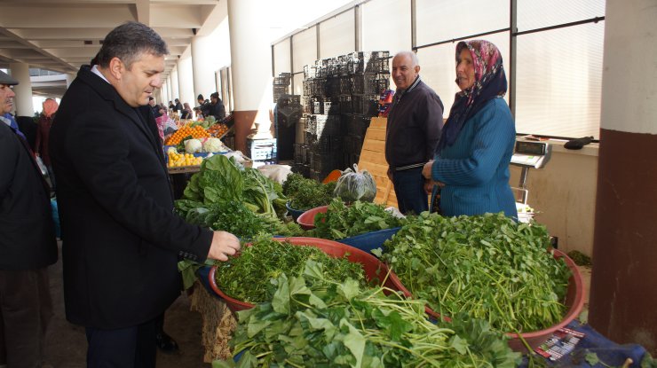 Çubuk Belediye Başkanı Demirbaş, Çubukabad pazarında esnafla buluştu