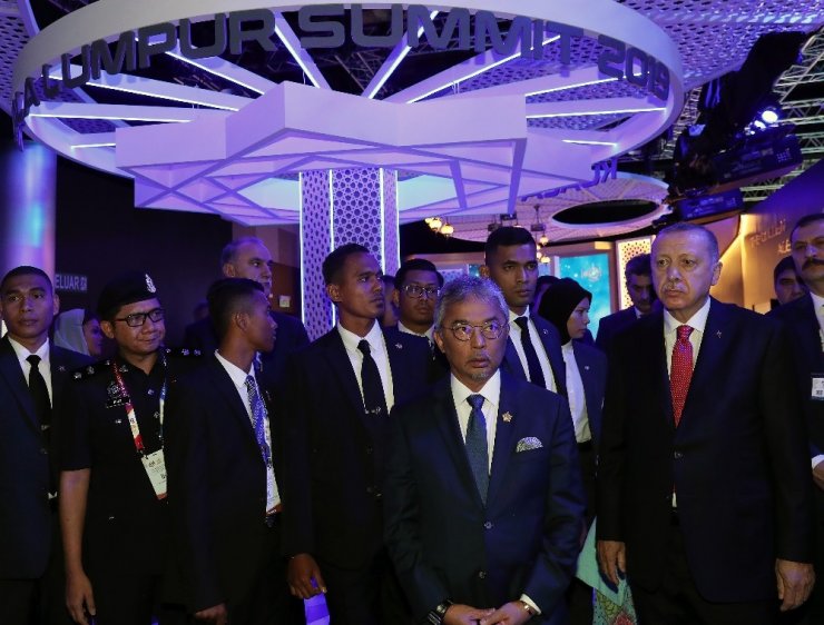 Cumhurbaşkanı Erdoğan, Malezya Kralı tarafından verilen resmi öğle yemeğine katıldı