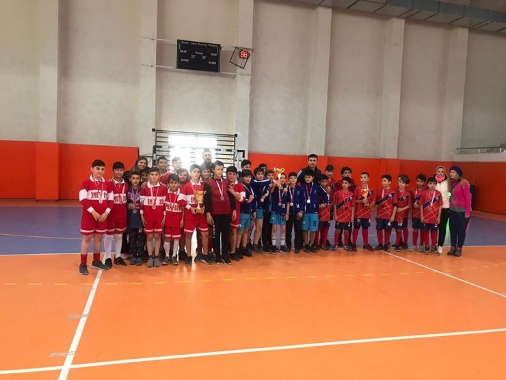 Emet Ashaboğlu Orta Okulu’nun hentbol başarı