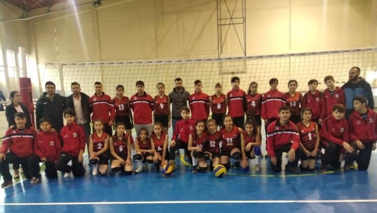 Vanlı voleybolcular çeyrek finalde