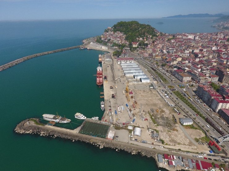 Giresun limanı gemi ağırlamada rekor kırdı