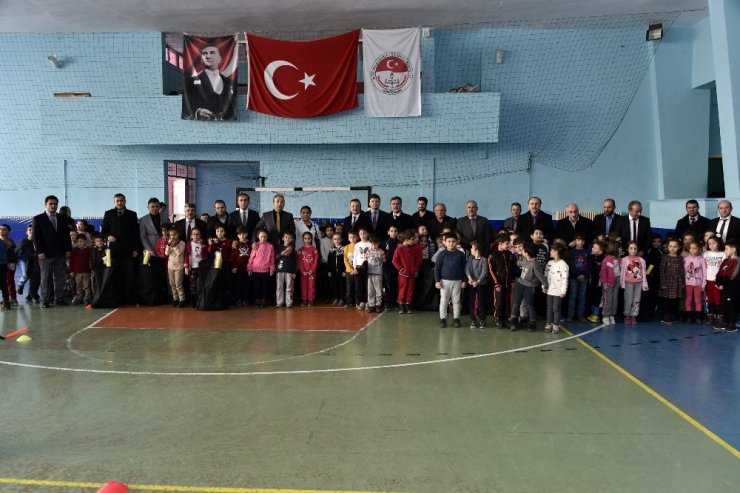 Gümüşhane’de okullara çocuk atletizm setlerinin dağıtımına başlandı