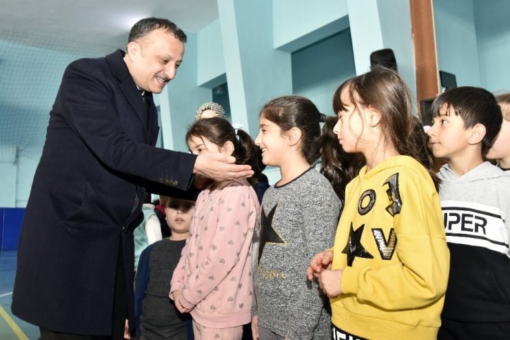 Gümüşhane’de okullara çocuk atletizm setlerinin dağıtımına başlandı