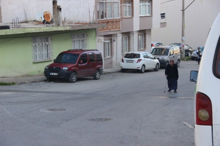 Küçük çocuk servisin altında kalmıştı, aile görüntüleri izleyince dehşete düştü