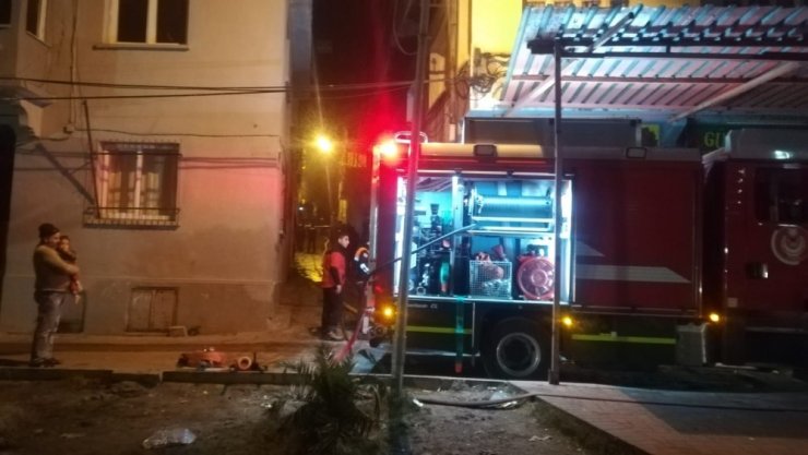 İzmir’de ev yangını: 1 ölü