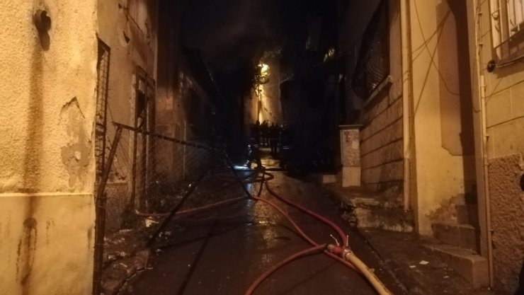 İzmir’de ev yangını: 1 ölü