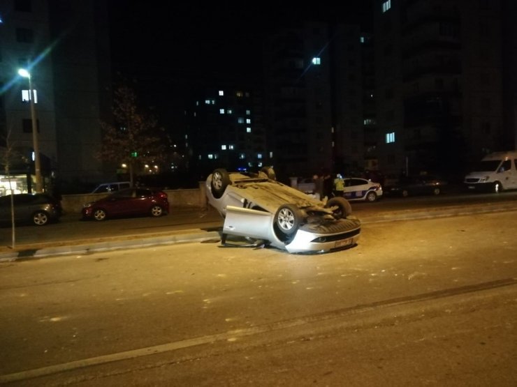 Takla atan otomobilden hafif yaralı kurtuldu