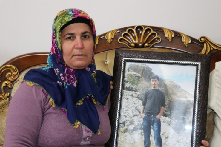 DEAŞ’a katıldığını düşündükleri çocuklarından 5 yıldır haber alamıyorlar