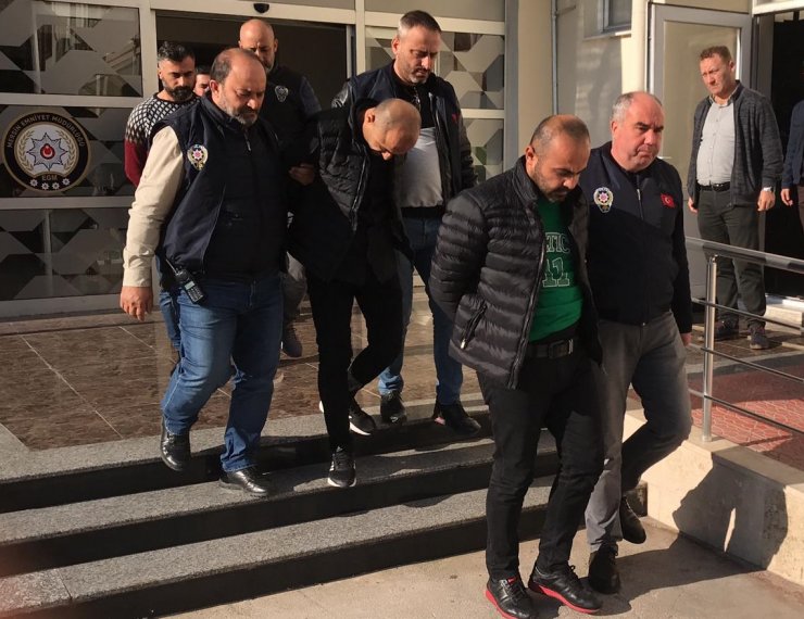 Mersin'de 8 iş yerinden hırsızlık yaptığı iddiasıyla 2 zanlı tutuklandı