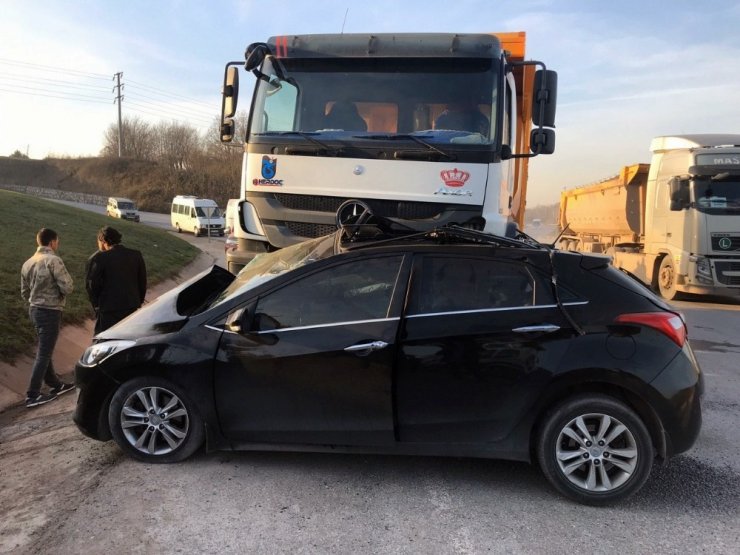 Kamyon ile otomobil çarpıştı: 1 yaralı