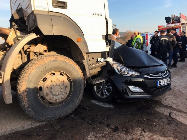 Kamyon ile otomobil çarpıştı: 1 yaralı