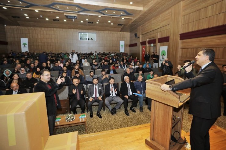 Şehitkamil’de sporculara mont desteği