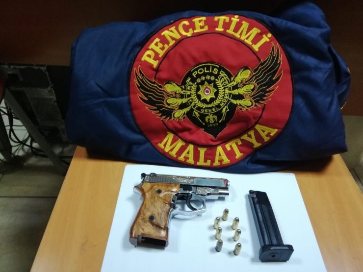 Silah ve uyuşturucu ele geçirildi