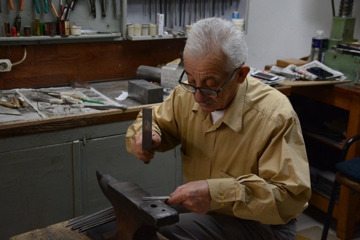 Bu aile 4 kuşaktır bıçak üretiyor