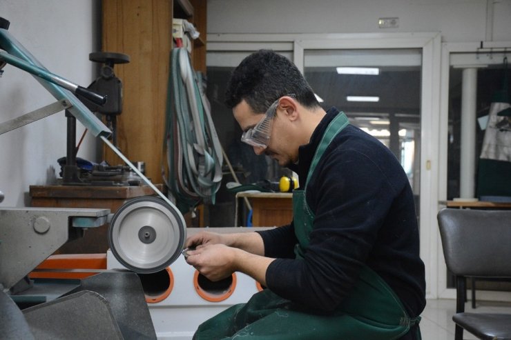 Bu aile 4 kuşaktır bıçak üretiyor