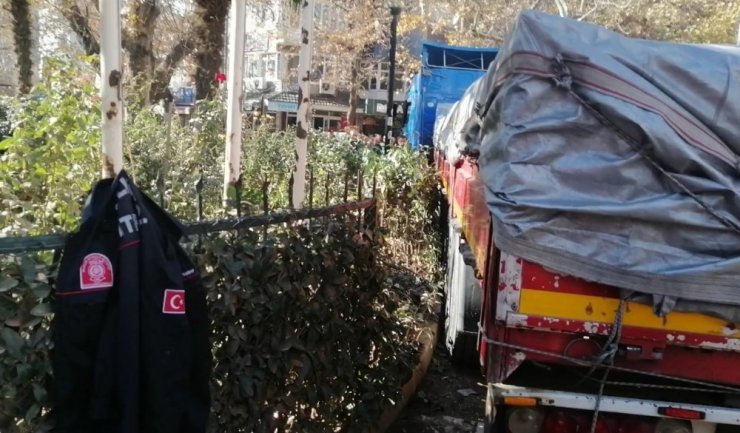 TIR’ın altında kalan ortaokul öğrencisinin ayağı kırıldı
