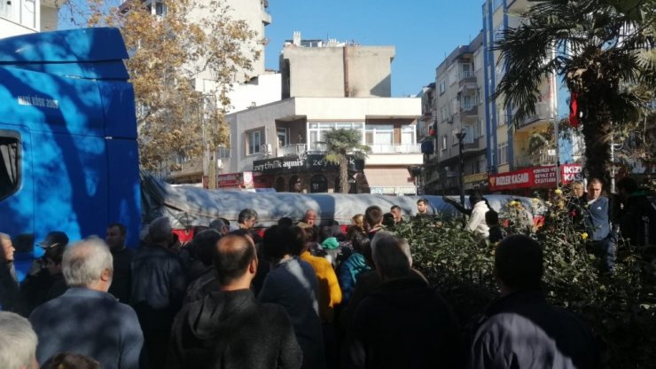 TIR’ın altında kalan ortaokul öğrencisinin ayağı kırıldı