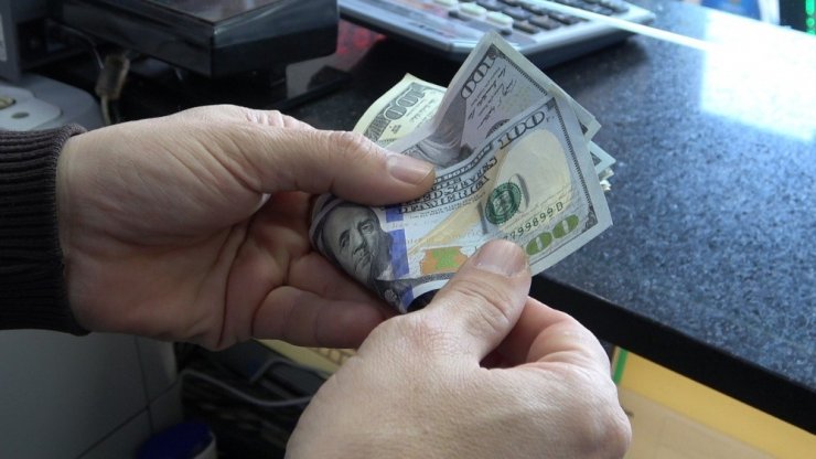 Denizli’de vatandaşların döviz bozdurma telaşı
