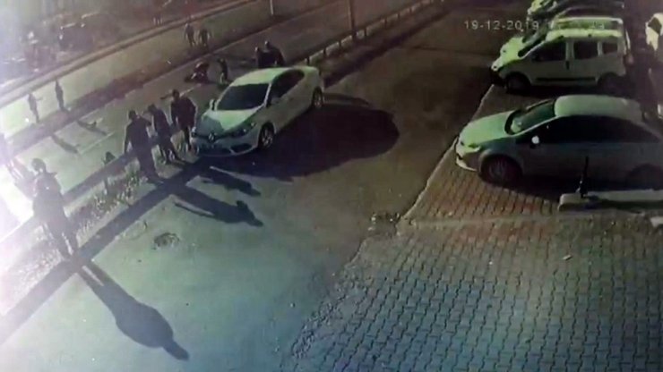 Zonguldak’ta otomobil yayalara çarpıp karşı şeride geçti: 3 yaralı