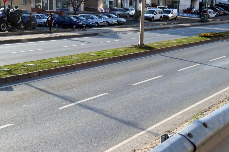 Zonguldak’ta otomobil yayalara çarpıp karşı şeride geçti: 3 yaralı