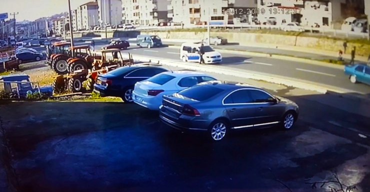 Zonguldak’ta otomobil yayalara çarpıp karşı şeride geçti: 3 yaralı