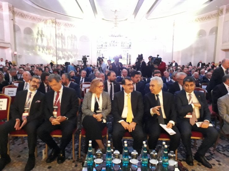 Enerji Bakanı Dönmez: “Vatandaşlarımız istedikleri taktirde sadece yenilenebilir enerji tüketebilecek”