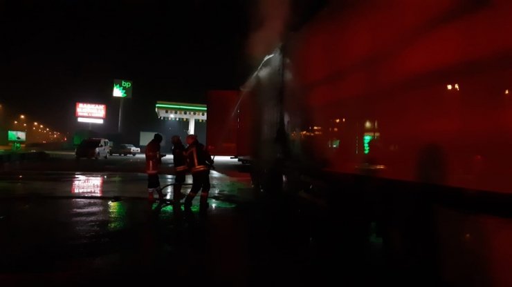 Petrol istasyonundaki araç yangını paniğe neden oldu