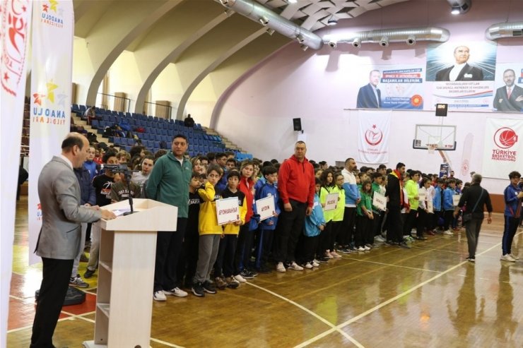 Anadolu Yıldızlar Ligi basketbol grup müsabakaları başladı
