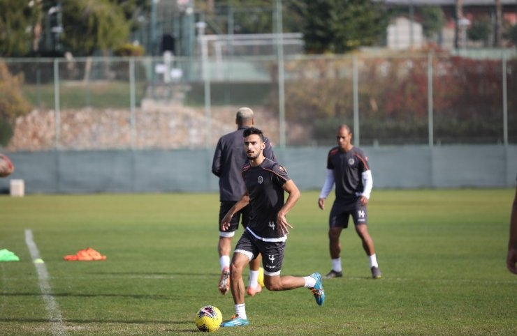 Alanyaspor’da üç isim takımla çalıştı