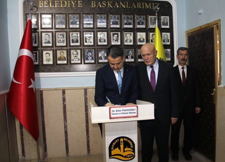 Bakan Pakdemirli: "Küçük ölçekli balıkçılara 13 milyon liralık destek bugün hesaplara yatıyor"