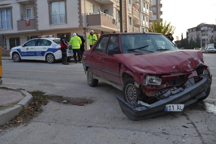 Bilecik’te yolcu minibüsü devrildi: 2 yaralı