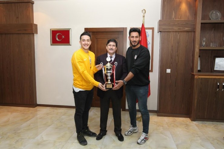 BEÜ Erkek Voleybol Takımı 1. Ligde