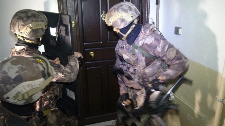 Polis uykuda yakaladı, onlarca suçlu gözaltına alındı