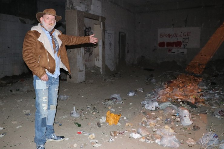 Kadınlara cinsel tacizde bulunurken kameraya yakalandı