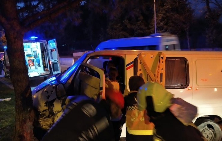 İtfaiyenin yaralıları kurtarmak için zamanla yarışı kamerada