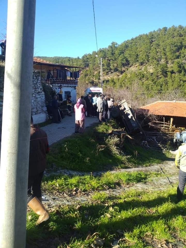 Devrilen traktörün altında kalarak hayatını kaybetti