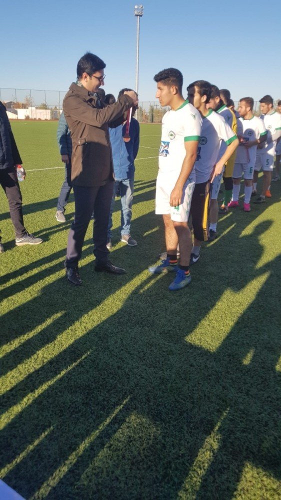 Çınar’daki futbol turnuvası sona erdi