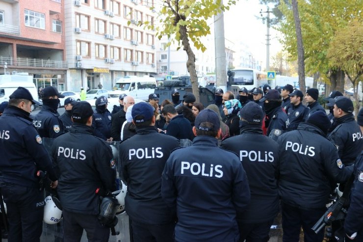 HDP’li Sur Belediye Başkanı Filiz Buluttekin gözaltına alındı