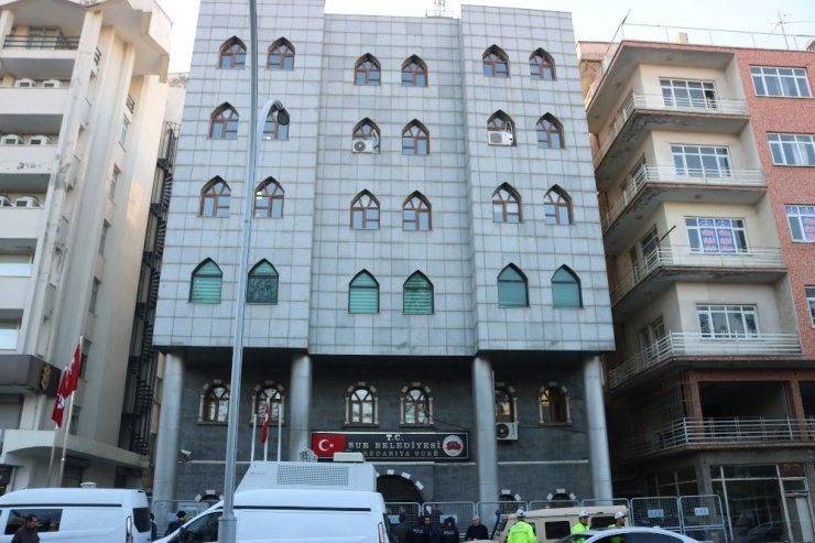 HDP’li Sur Belediye Başkanı Filiz Buluttekin gözaltına alındı