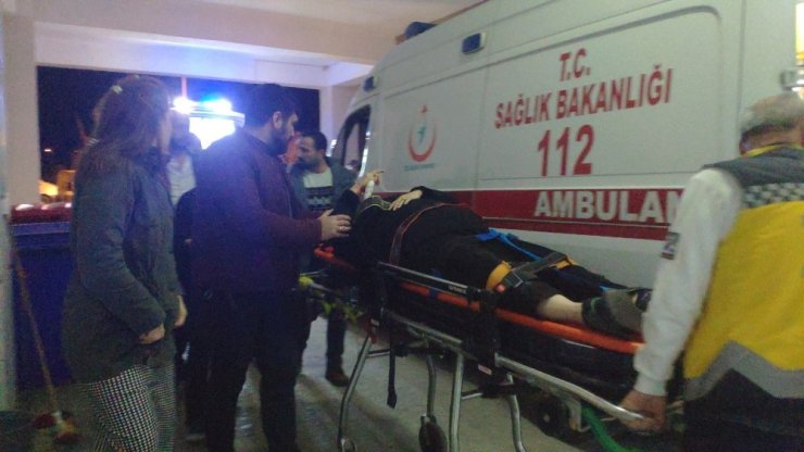 Taziyeden dönen aileye alkollü sürücü çarptı:2 yaralı