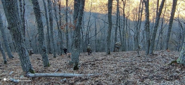Hatay’da PKK’lı teröristlerin sığınak ve depoları bulundu
