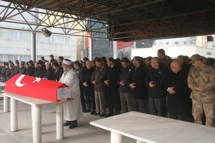 Hayatını kaybeden polis memuru, memleketi Elazığ’da son yolculuğuna uğurlandı