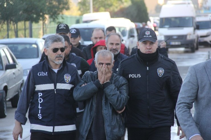 İnsan kaçakçılarının şifresini polis çözdü