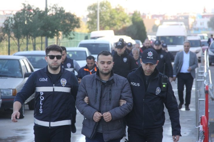İnsan kaçakçılarının şifresini polis çözdü