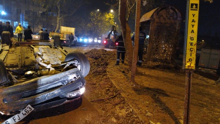 Freni boşalan kamyon otomobili ezdi: 2 yaralı