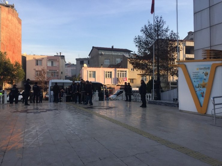 Uyuşturucu operasyonu şüphelisi 20 zanlı adliyede