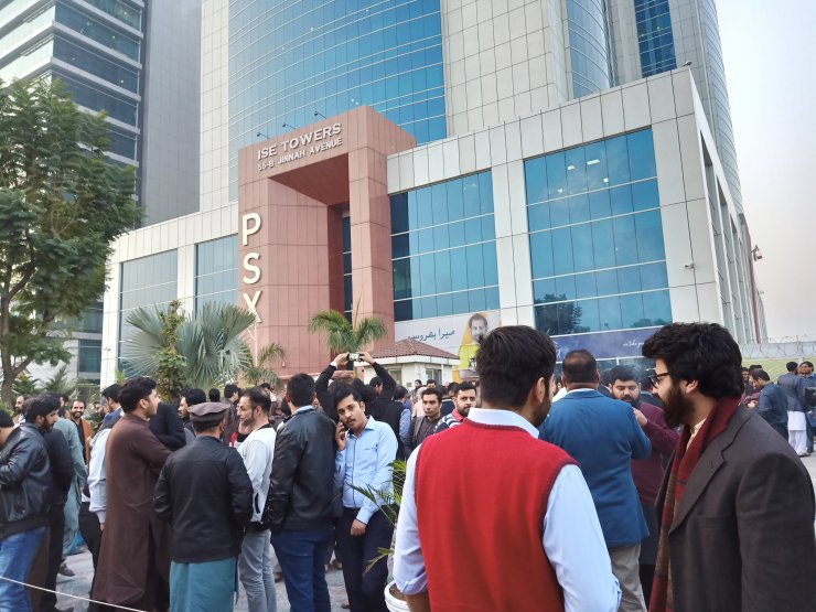 Pakistan ve Afganistan sınırında 6,1 büyüklüğünde deprem